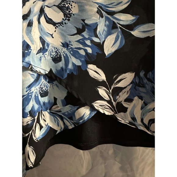 Chico’s NWT size 1 (M) navy blue floral print crossover drape long sleeve top - Picture 8 of 9